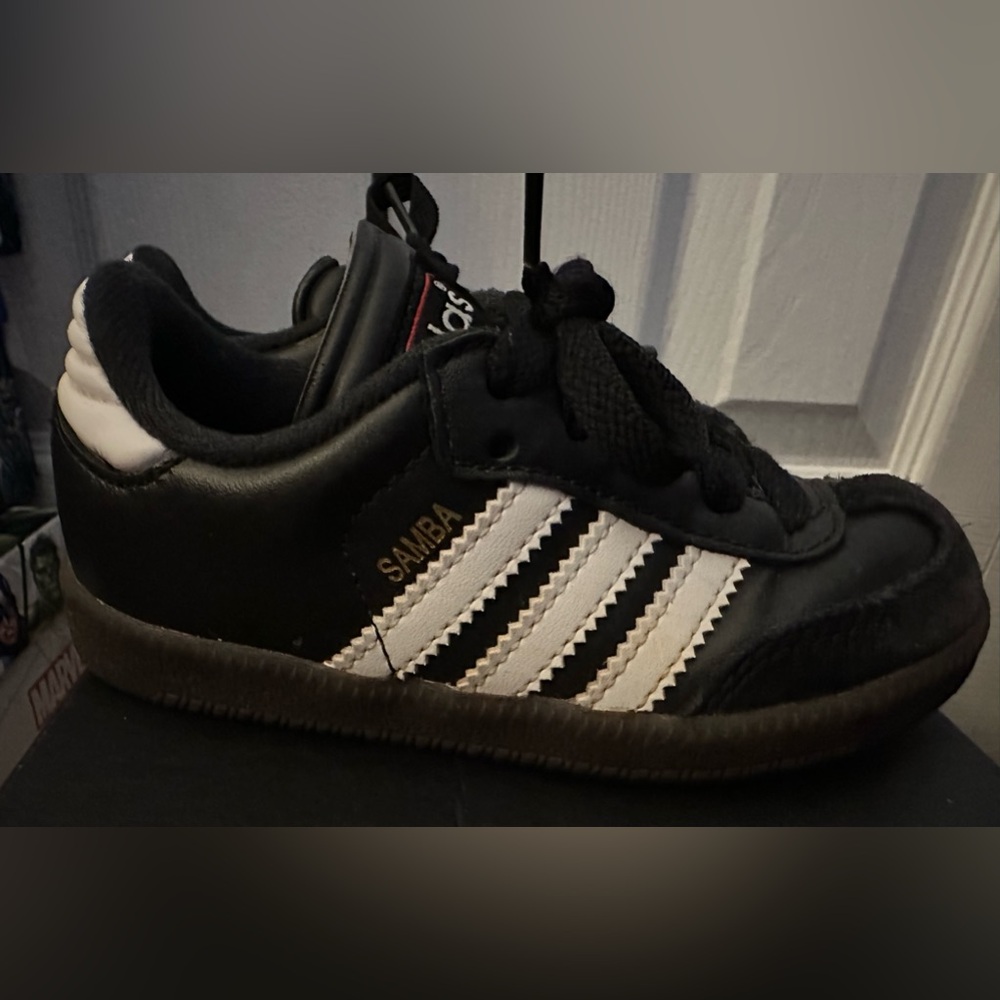NIB Adidas Soccer Black & White Stripes Sambas Sneakers Size 8 1/2K.
